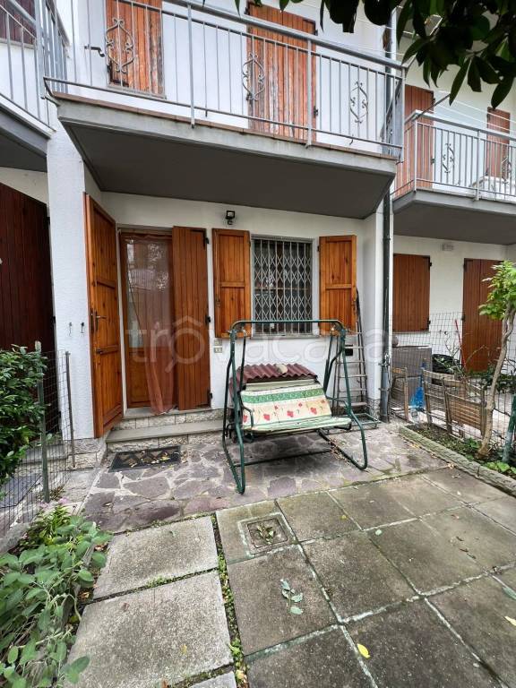 casa indipendente in vendita a Ravenna in zona Lido Adriano