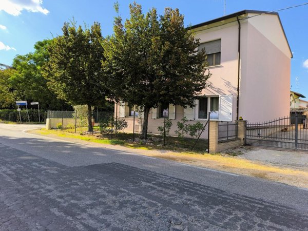casa indipendente in vendita a Ravenna in zona Castiglione di Ravenna