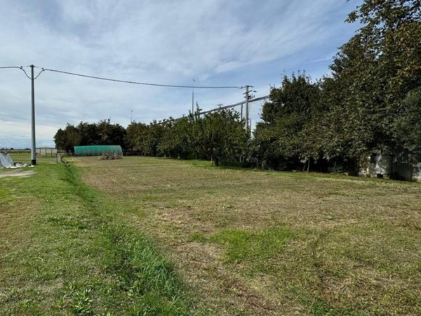 terreno edificabile in vendita a Ravenna in zona Fosso Ghiaia