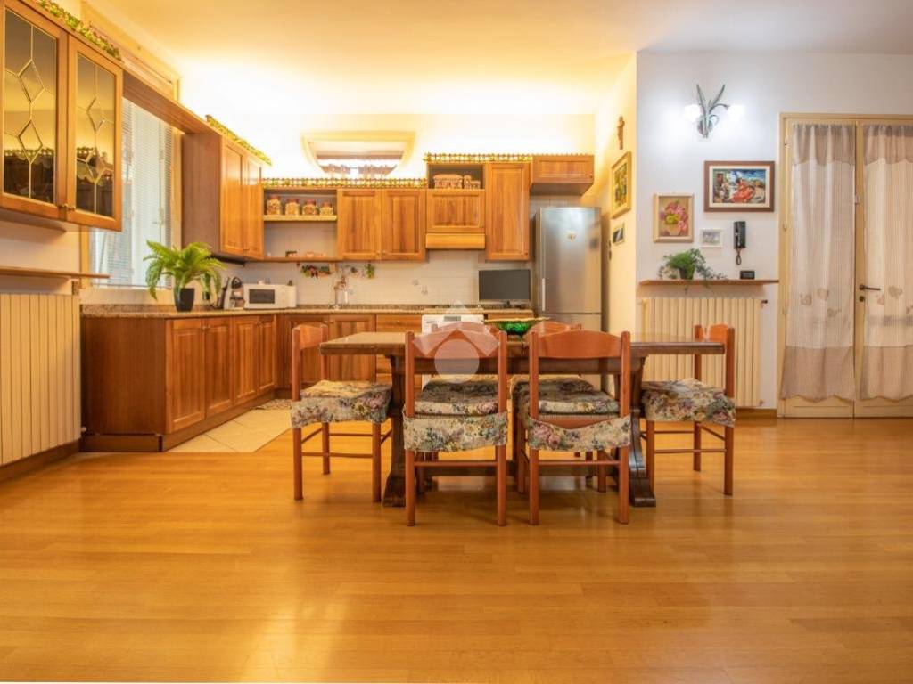 casa indipendente in vendita a Ravenna in zona Camerlona