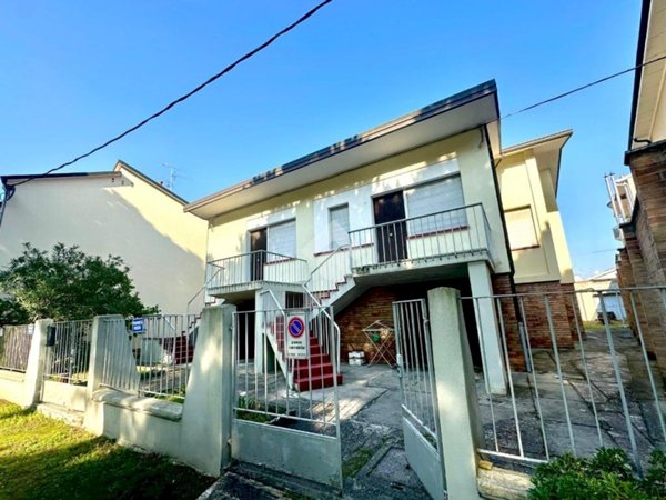 casa indipendente in vendita a Ravenna in zona Punta Marina Terme