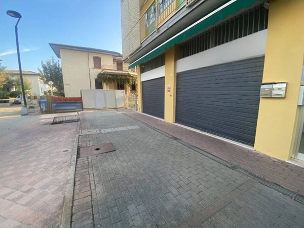 negozio in vendita a Ravenna in zona Lido di Classe