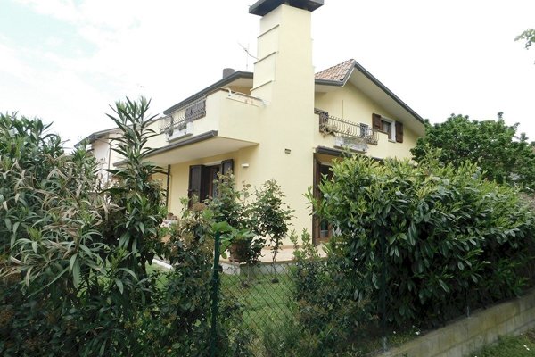 casa indipendente in vendita a Ravenna in zona Castiglione di Ravenna