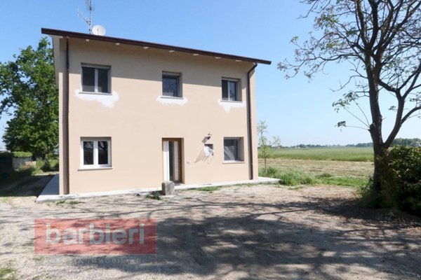 casa indipendente in vendita a Ravenna in zona Santo Stefano