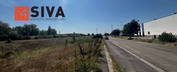 locale commerciale in vendita a Ravenna in zona Fornace Zarattini