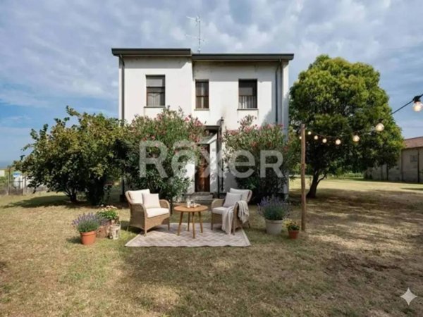 casa indipendente in vendita a Ravenna