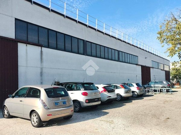 capannone in vendita a Ravenna in zona Roncalceci