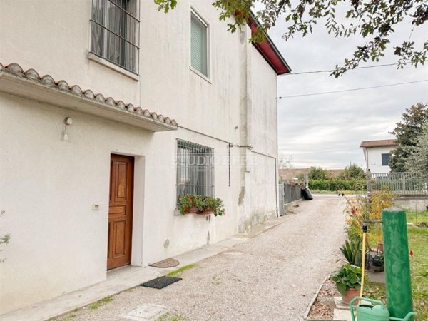 casa indipendente in vendita a Ravenna in zona Camerlona