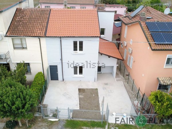 casa indipendente in vendita a Ravenna in zona San Pietro in Vincoli