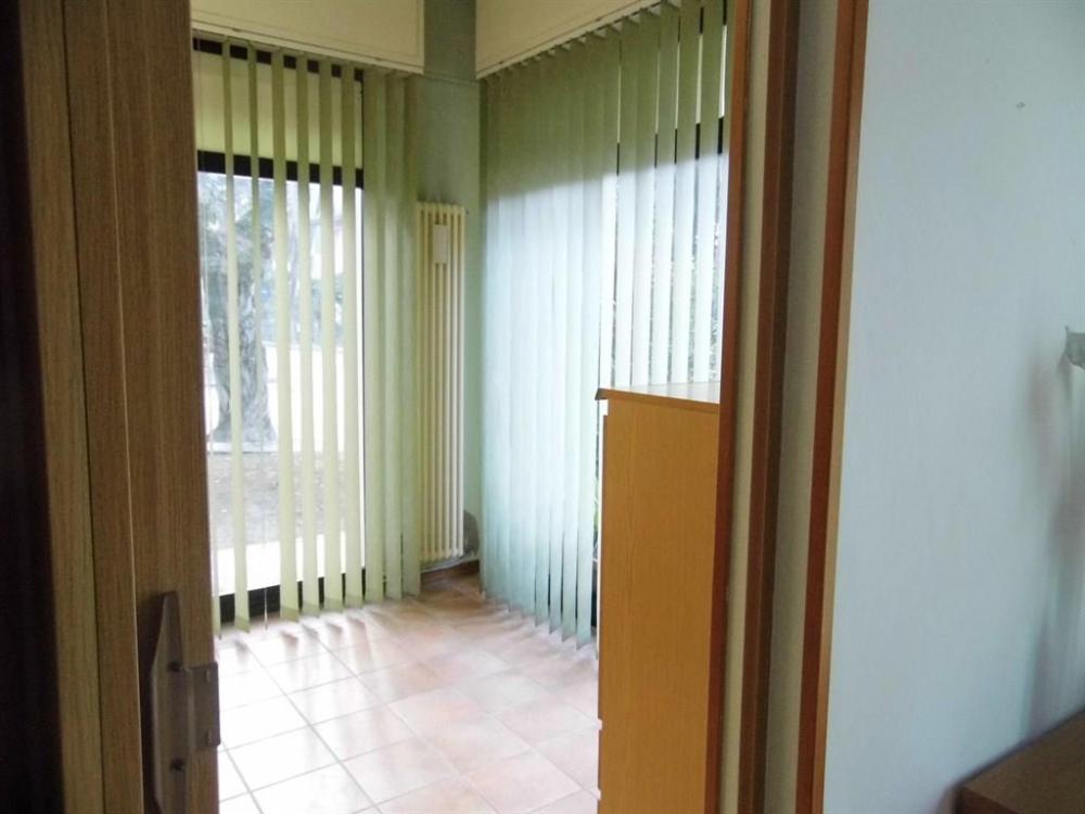 negozio in vendita a Ravenna in zona Marina Romea