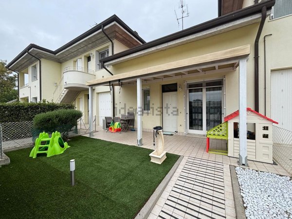 casa indipendente in vendita a Ravenna in zona Santo Stefano