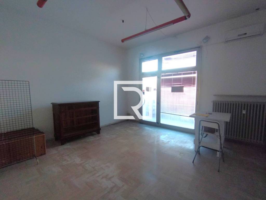 negozio in vendita a Ravenna in zona Sant'Alberto