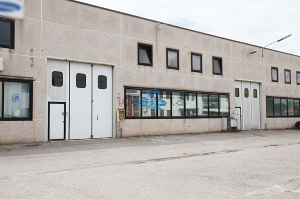 capannone in vendita a Ravenna in zona Ponte Nuovo