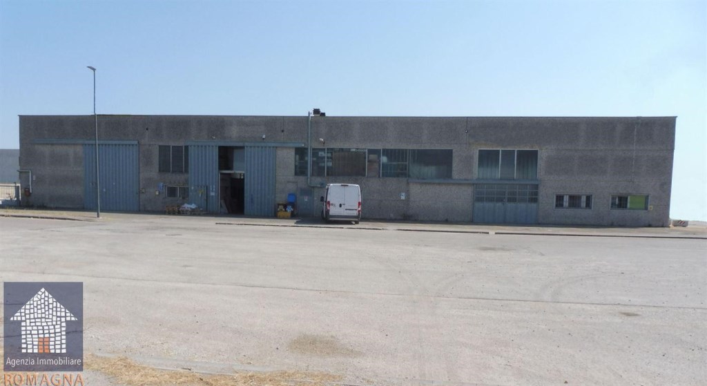 locale commerciale in vendita a Ravenna in zona Fornace Zarattini