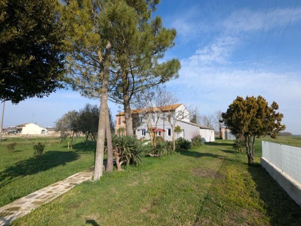 casale in vendita a Ravenna in zona Savio di Ravenna