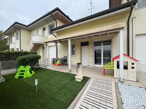 casa indipendente in vendita a Ravenna in zona Roncalceci