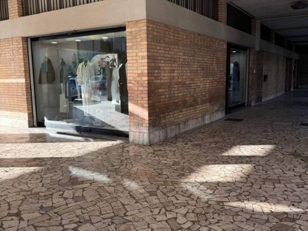 negozio in vendita a Ravenna