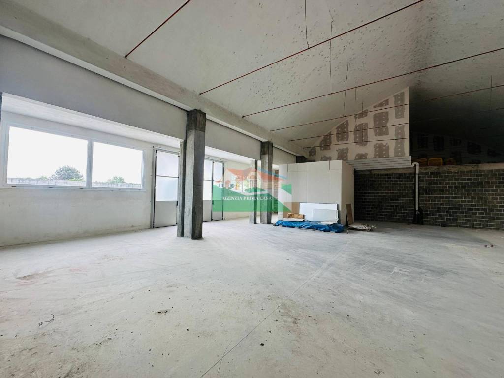 locale commerciale in vendita a Ravenna in zona San Zaccaria