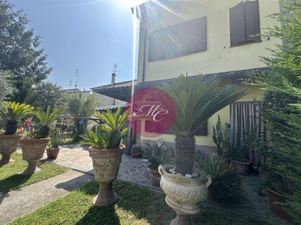 casa indipendente in vendita a Ravenna in zona Sant'Alberto