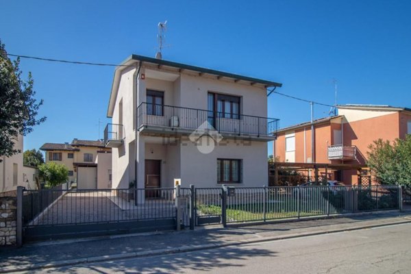 casa indipendente in vendita a Ravenna in zona Piangipane