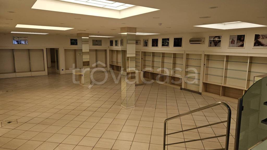 negozio in vendita a Ravenna