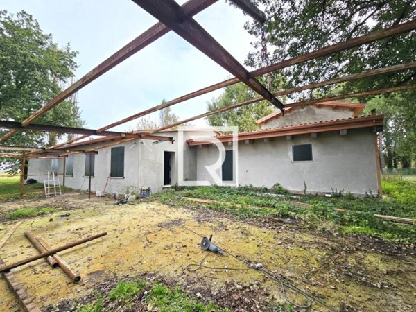 casa indipendente in vendita a Ravenna in zona Castiglione di Ravenna