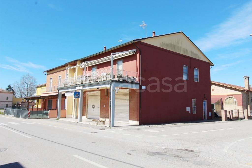 negozio in vendita a Ravenna in zona Savarna / Conventello