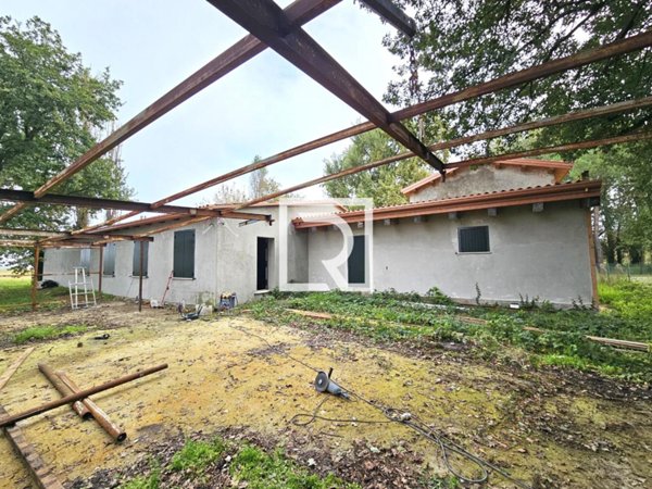 casa indipendente in vendita a Ravenna in zona Castiglione di Ravenna