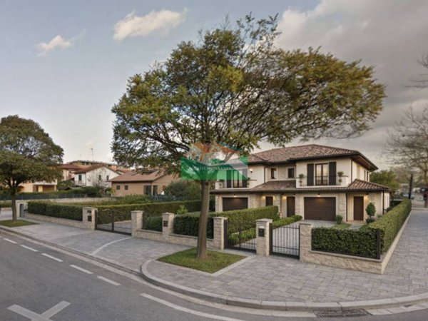 casa indipendente in vendita a Ravenna in zona Centro Storico