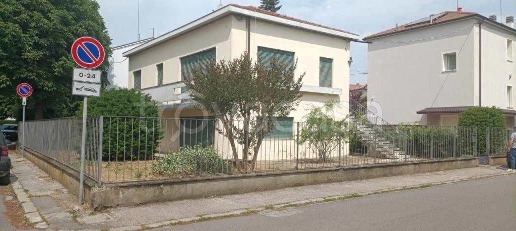 casa indipendente in vendita a Ravenna