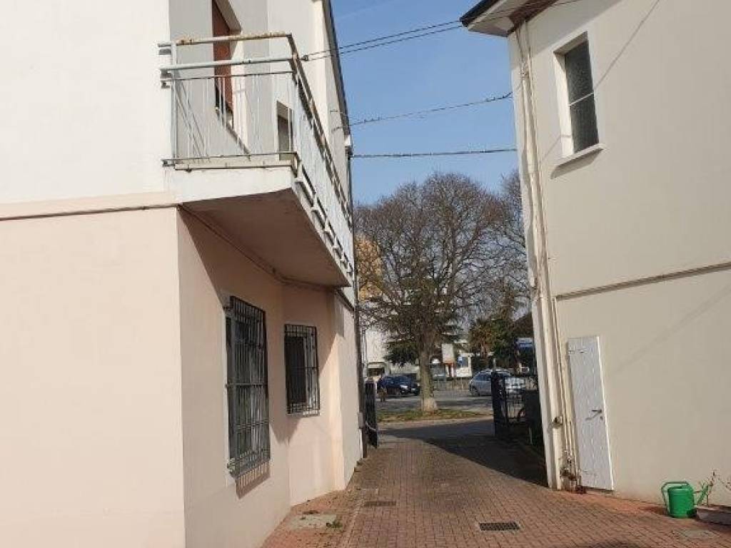 intera palazzina in vendita a Ravenna