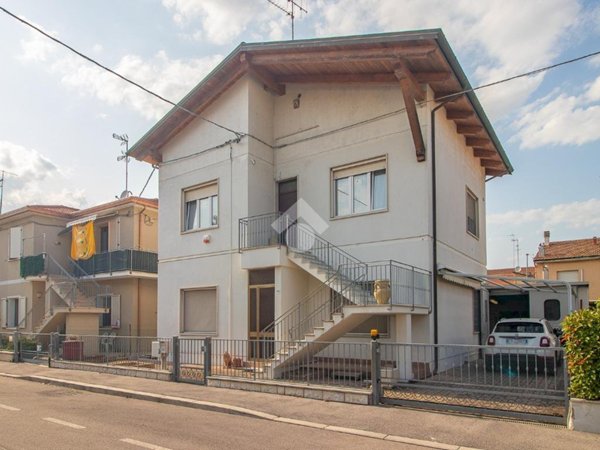 casa indipendente in vendita a Ravenna