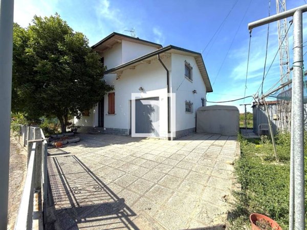 casa indipendente in vendita a Ravenna in zona San Pietro in Vincoli