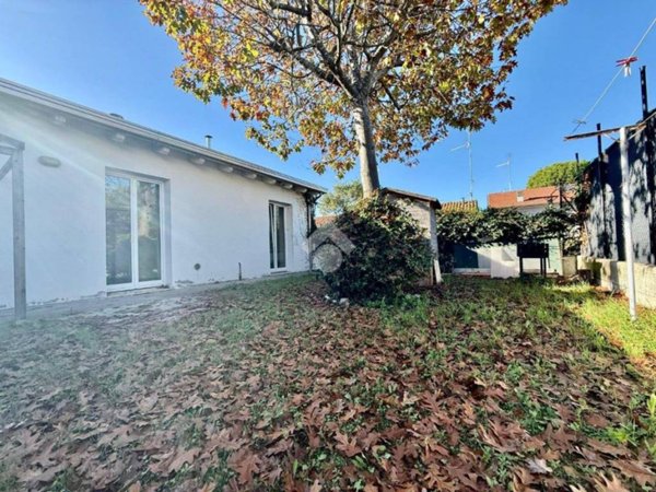 casa indipendente in vendita a Ravenna in zona Marina di Ravenna