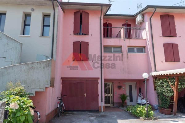 casa indipendente in vendita a Ravenna in zona Classe