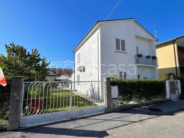 casa indipendente in vendita a Ravenna in zona Mezzano