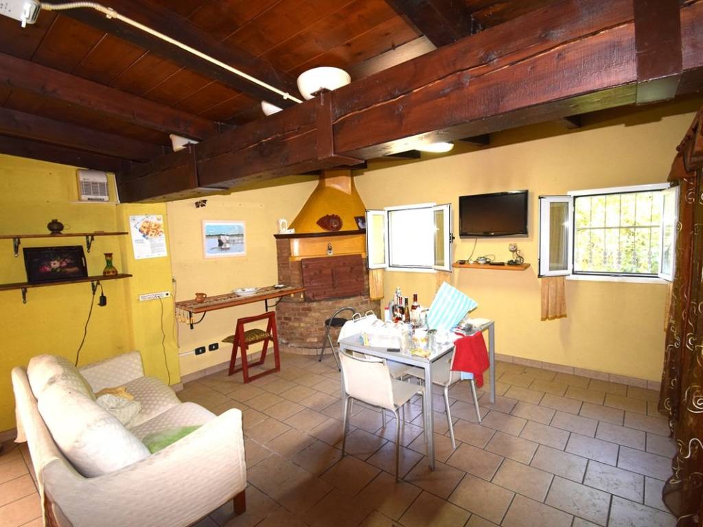 casa indipendente in vendita a Ravenna in zona Gambellara