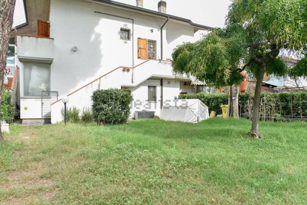 casa indipendente in vendita a Ravenna in zona Lido Adriano