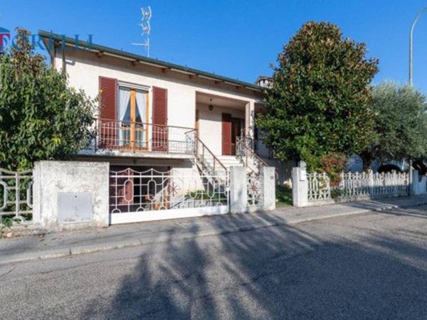 casa indipendente in vendita a Ravenna in zona Sant'Alberto