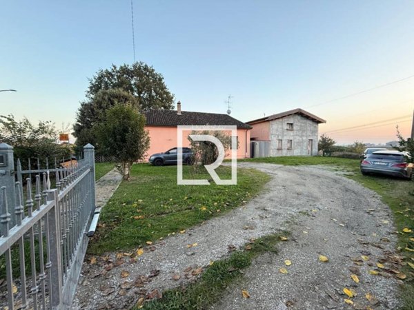 casa indipendente in vendita a Ravenna in zona San Zaccaria