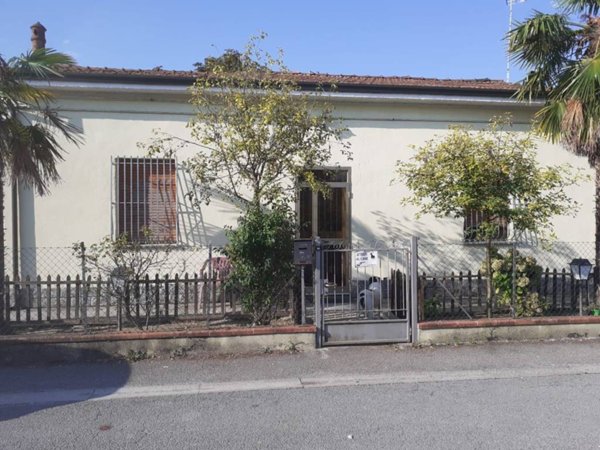 casa indipendente in vendita a Ravenna in zona Savarna / Conventello