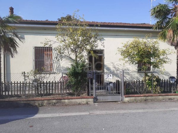casa indipendente in vendita a Ravenna in zona Savarna / Conventello