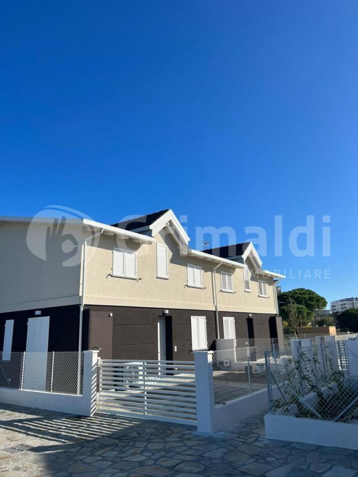 casa indipendente in vendita a Ravenna in zona Lido Adriano