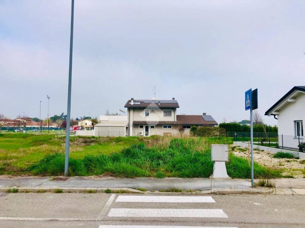 terreno edificabile in vendita a Ravenna in zona Roncalceci