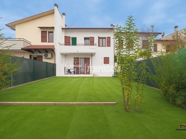 casa indipendente in vendita a Ravenna in zona Lido Adriano