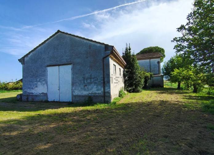 casa indipendente in vendita a Ravenna in zona Mezzano
