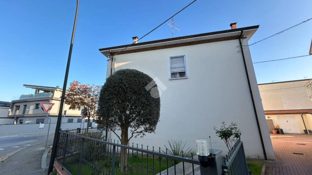 casa indipendente in vendita a Ravenna