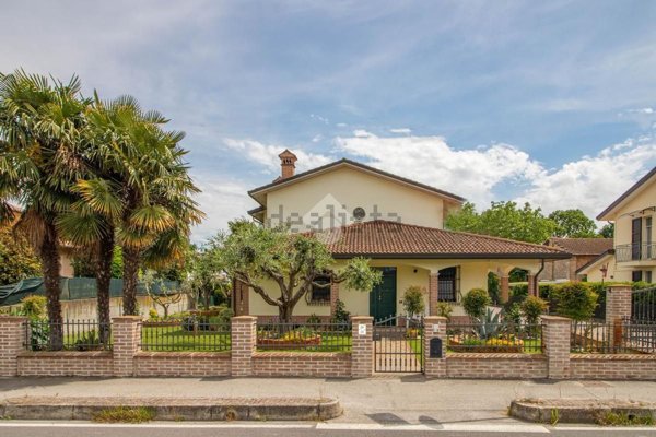 casa indipendente in vendita a Ravenna in zona Ammonite