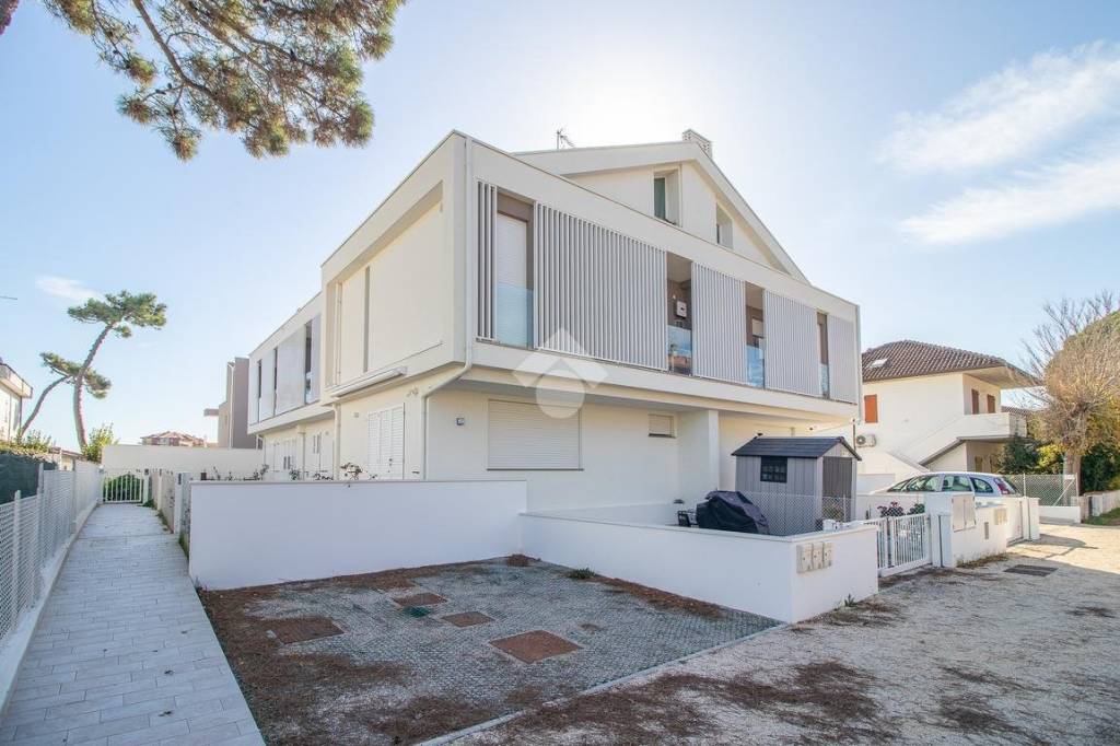 casa indipendente in vendita a Ravenna in zona Lido di Classe