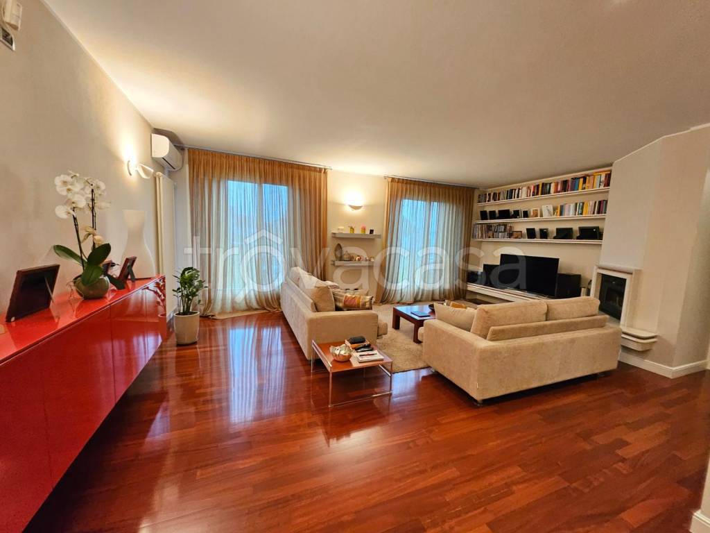 casa indipendente in vendita a Ravenna